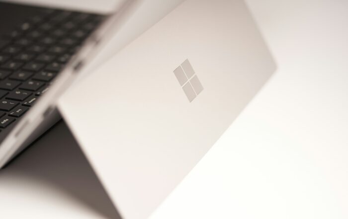 white-laptop-computer-on-white-table