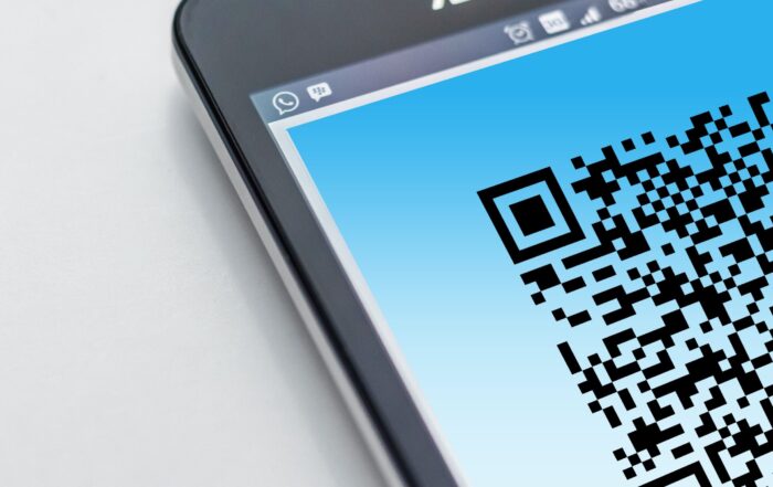 Free High-resolution close-up of a smartphone displaying a QR code on its screen. Stock Photo
